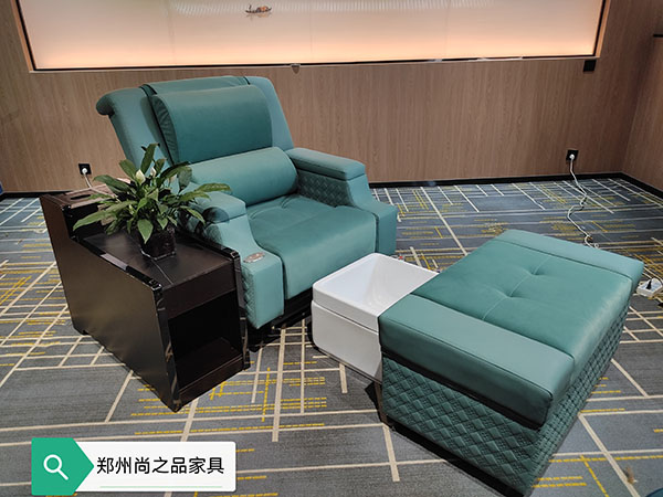 顧客在做足療和按摩時(shí)，優(yōu)秀的技師從來(lái)不問(wèn)力度怎么樣